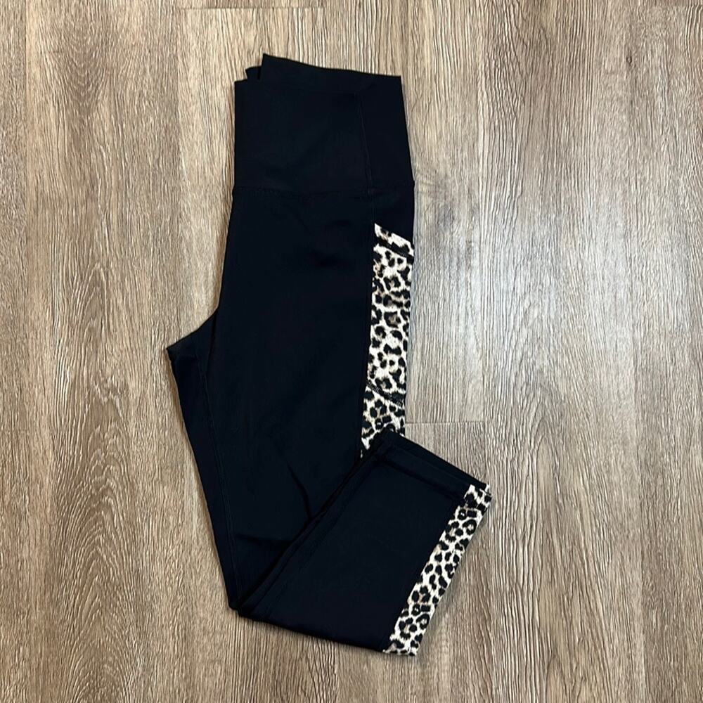 Zyia Leopard Pocket Brilliant Hi-Rise‎ Capri Leggings Black Size 8-10 Athletic